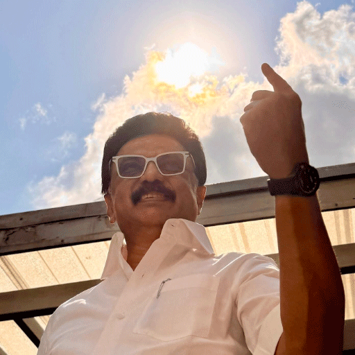 குடும்பத்துடன் வந்து வாக்கு செலுத்தினார் முதல்வர் மு.க.ஸ்டாலின்: ஆழ்வார்பேட்டையில் ஜனநாயகக் கடமை!