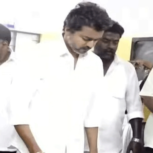 நீலாங்கரையில் தனது வாக்கை பதிவு செய்தார் தவெக தலைவர் விஜய்: குவியும் ரசிகர்கள்!