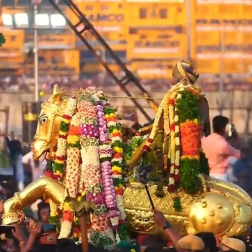 மதுரையில் கள்ளழகர் வைகை ஆற்றில் இறங்கும் வைபவம்: அழகர் கோவிலில் இருந்து மதுரை நோக்கிப் புறப்பட்ட வாகனங்கள்!