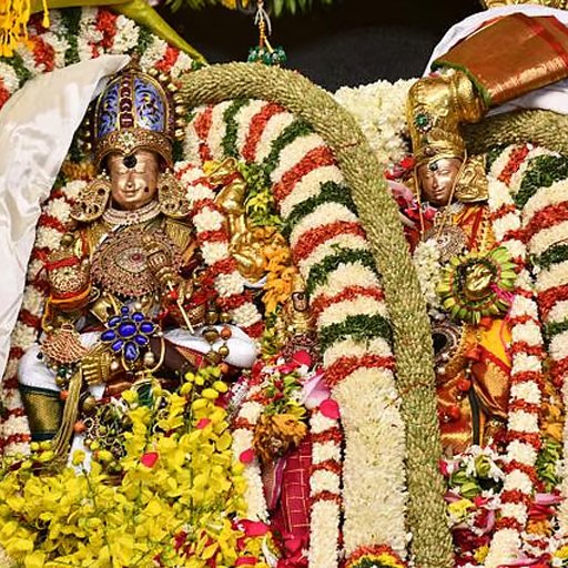 மதுரை மீனாட்சி - சுந்தரேசுவரர் திருக்கல்யாணம்: பக்திப் பரவசத்தில் மதுரை மாநகரம் - ஆயிரக்கணக்கான பக்தர்கள் தரிசனம்!