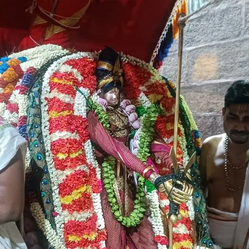 மதுரை நோக்கிப் புறப்பட்டார் கள்ளழகர்: தங்கப் பல்லக்கில் சுந்தரராஜ பெருமாள் எழுந்தருளல் - மே 1-ல் வைகையில் இறங்குகிறார்!