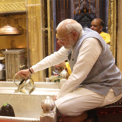 காசி விஸ்வநாதர் கோயிலில் பிரதமர் மோடி சிறப்பு வழிபாடு: 'தாமரு' மற்றும் 'திரிசூலம்' வழங்கி வரவேற்பு!