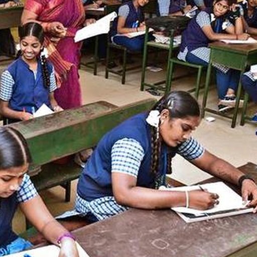 பிளஸ் 2 பொதுத்தேர்வு முடிவுகள் வெளியீடு: 98.87% தேர்ச்சியுடன் ஈரோடு மாவட்டம் முதலிடம்!
