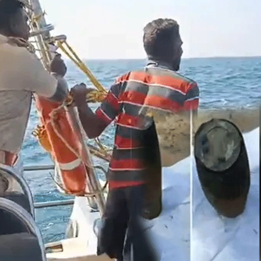 பழவேற்காடு கடலில் மீன்பிடித்த மீனவர் வலையில் பயங்கர வெடிகுண்டு சிக்கியது: 15 கிலோ எடையுடன் மீட்பு!