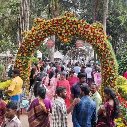 ஏழைகளின் ஊட்டி ஏற்காட்டில் இன்று தொடங்கியது 49-வது கோடை விழா! 2 லட்சம் மலர்கள், வண்ணமயமான கலை நிகழ்ச்சிகள் குவிந்த சுற்றுலாப் பயணிகள்!