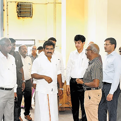 திடீர் மின்தடை - காரணம் என்ன? அதிகாரிகளுடன் அமைச்சர் நிர்மல்குமார் அவசர ஆலோசனை!