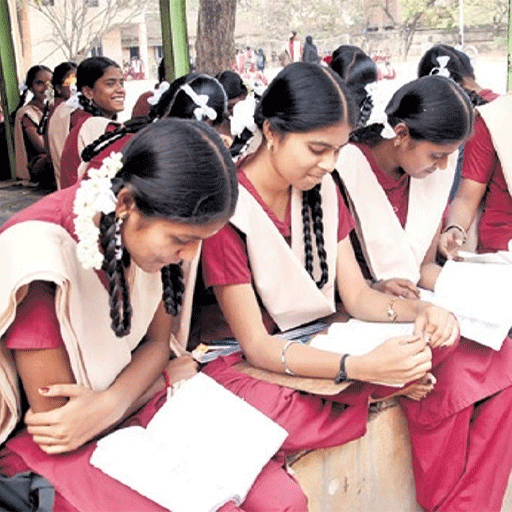 தனியார் பள்ளிகளுக்கு அதிரடி உத்தரவு: "அரசு நிர்ணயித்த கல்விக் கட்டண விவரங்களை விளம்பரப்படுத்துவது கட்டாயம்" - தமிழ்நாடு மாநில தகவல் ஆணையம் அதிரடி!