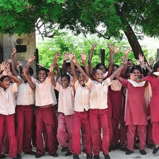 மீண்டும் பள்ளிக்கு! 49 நாட்கள் கோடை விடுமுறைக்குப் பின் தமிழகத்தில் இன்று பள்ளிகள் திறப்பு! முதல் நாளே விலையில்லாப் பாடப்புத்தகங்கள், சீருடைகள் வழங்க அரசு ஏற்பாடு!