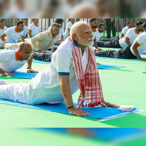 மேற்கு வங்கத்தில் முதல் முறையாகப் பிரம்மாண்ட சர்வதேச யோகா தினம் - பிரதமர் மோடி பங்கேற்பு!