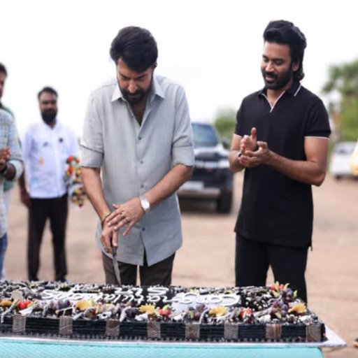 பத்ம பூஷண் விருது பெற்ற மலையாள சூப்பர் ஸ்டார் மம்மூட்டிக்கு 'ஓம்' படப்பிடிப்பு தளத்தில் கேக் வெட்டிப் பாராட்டு!