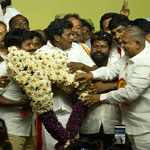 மாலையை மறுத்த அமைச்சர் ஆனந்த், சி.விஜயபாஸ்கருக்கு சூட்டி மேடையைக் கலகலப்பாக்கிய நெகிழ்ச்சி சம்பவம்!