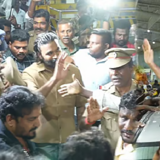 மதுரையில் தனுஷுக்கு தடபுடல் வரவேற்பு; புதிய பட பூஜையில் பங்கேற்கிறார்